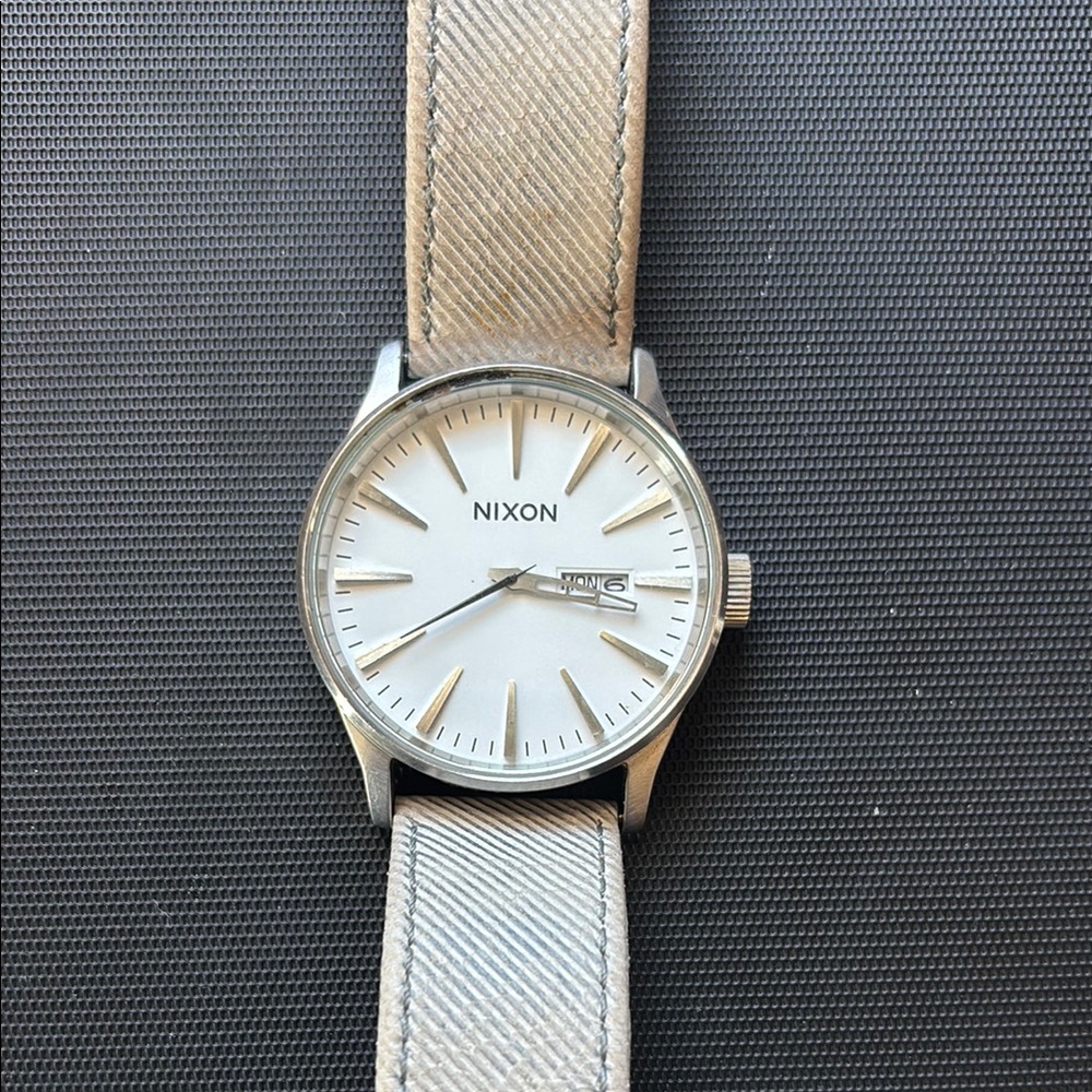 Nixon Silver and Cream Watch